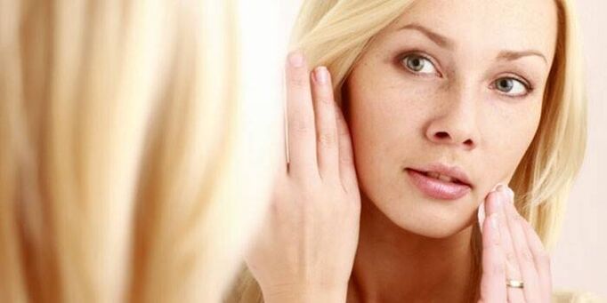 Manifestations du virus du papillome humain sur le visage
